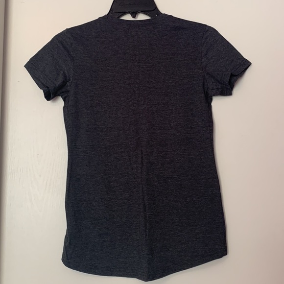 3 Reebok Workout tees - Picture 9 of 14